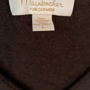 Pure Cashmere large V-neck sweater. Brown.